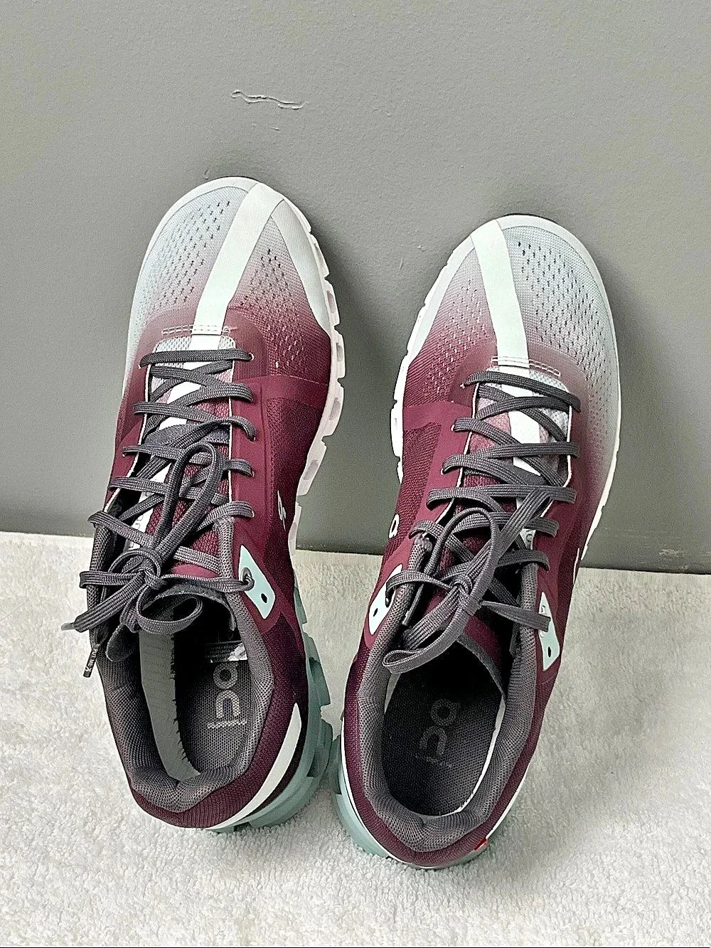 On Cloudflyer Women's Athletic Shoes Burgundy & Gray Like New. Size 10